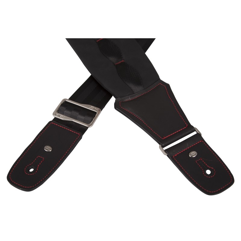 Padded and adjustable shoulder strap in Nylon, Polyester and Neoprene, in total black color.