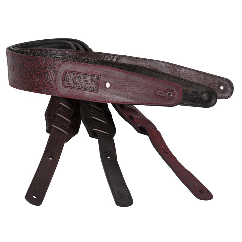 Padded and adjustable shoulder strap in genuine Italian leather, Burgundy Red color.