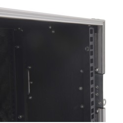 Flight case profissional 6U de 19”, 25 cm de profundidade útil. 2