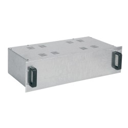 Scatola rack 19' con pannello frontale 3 mm. cieco. Disponibile in alluminio satinato. 2